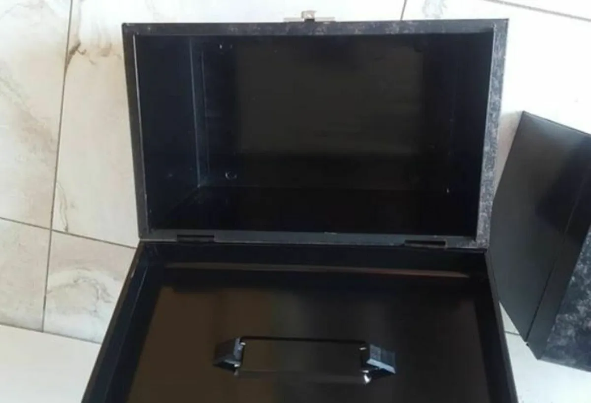 2 x A4 Metal Filing Cabinets - Image 3