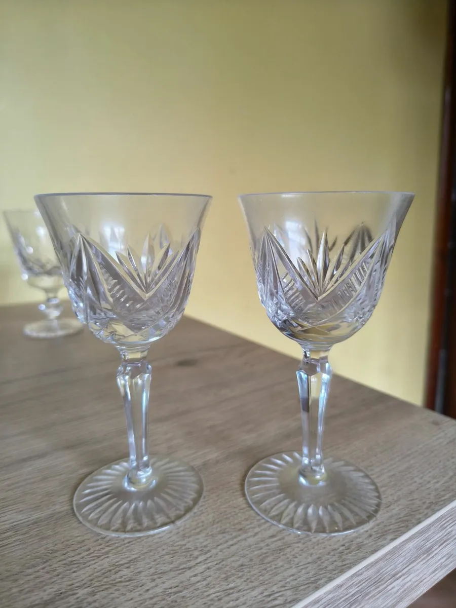 Crystal sherry and wine glasses - Image 2