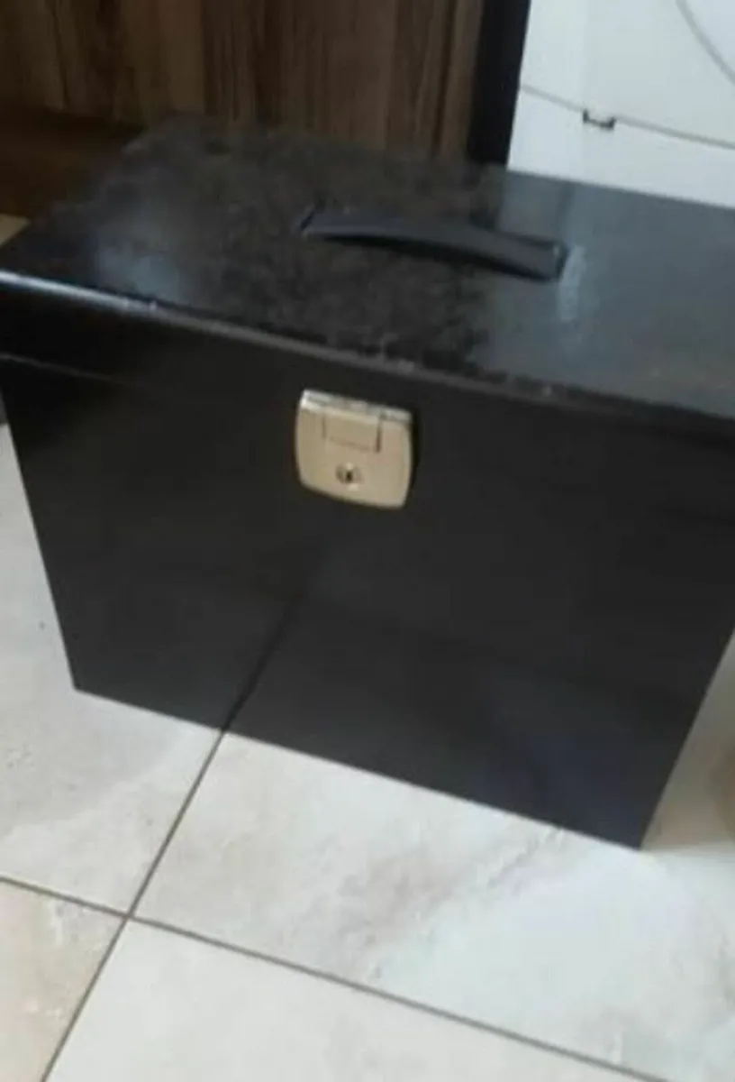2 x A4 Metal Filing Cabinets - Image 4