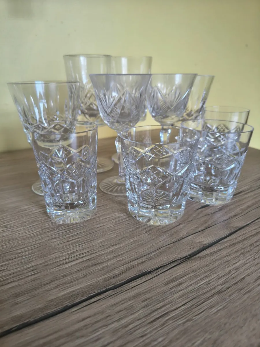 Crystal sherry and wine glasses - Image 3