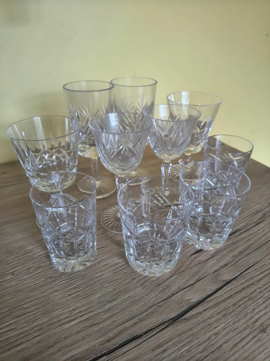 Crystal sherry and wine glasses - Image 4