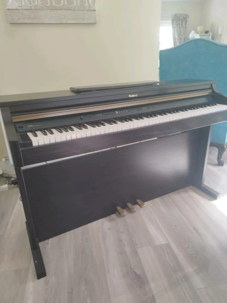 Roland electronic piano - Image 2