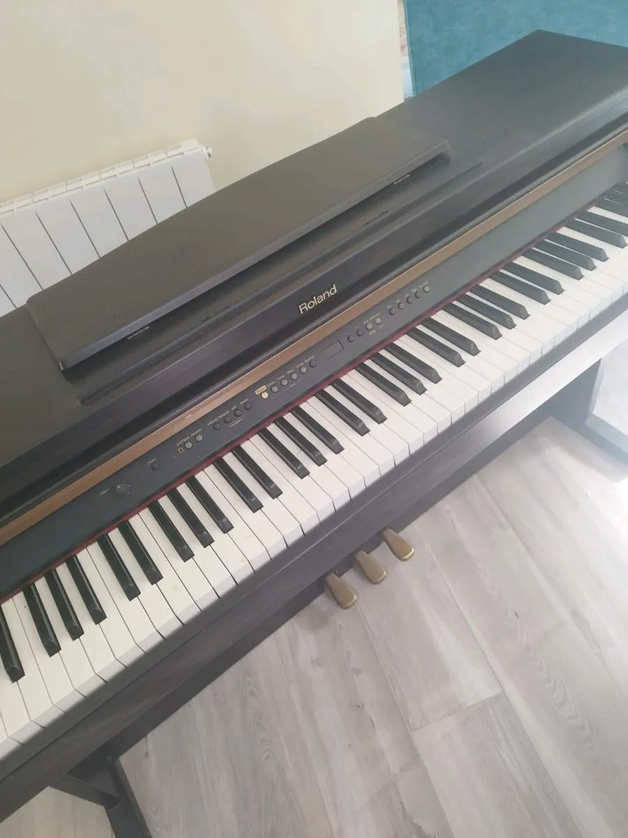 Roland electronic piano - Image 3