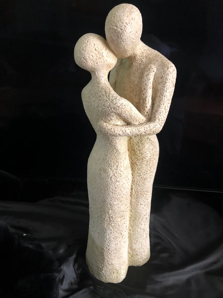 Statue - Love Embrace - Image 1