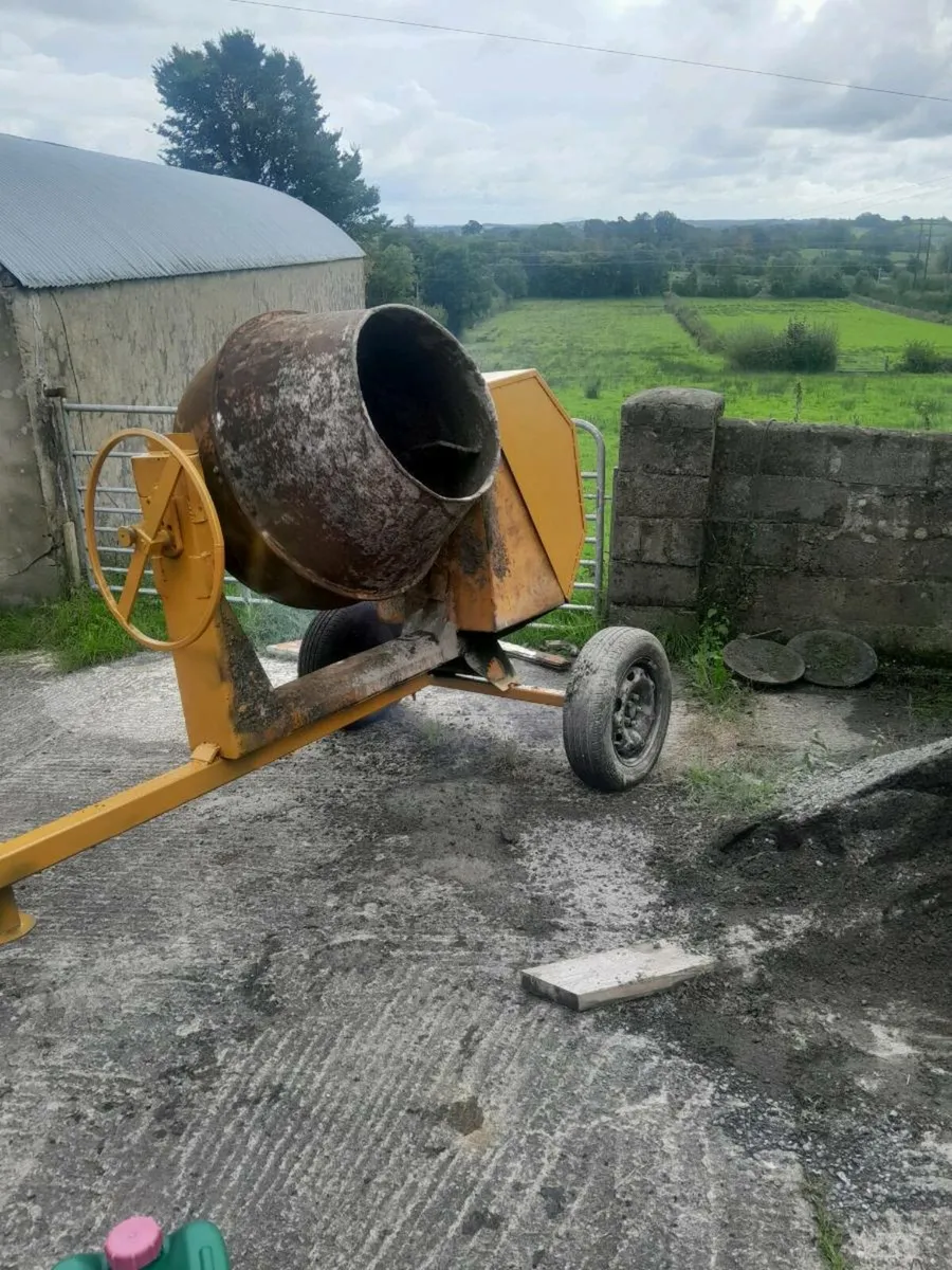 Cement mixer - Image 1