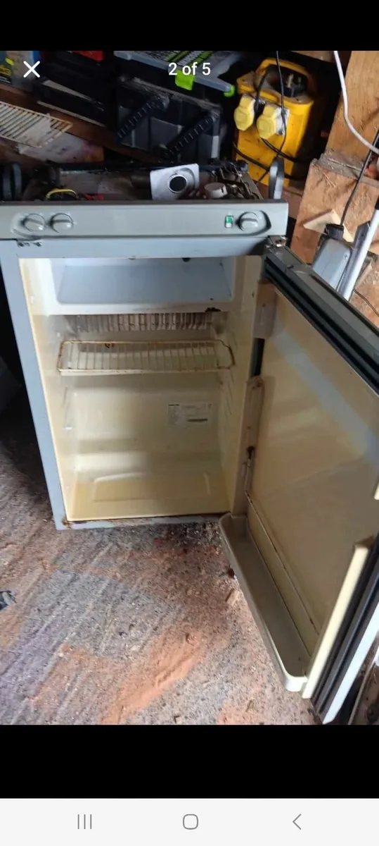 Caravan 3 way fridge - Image 4