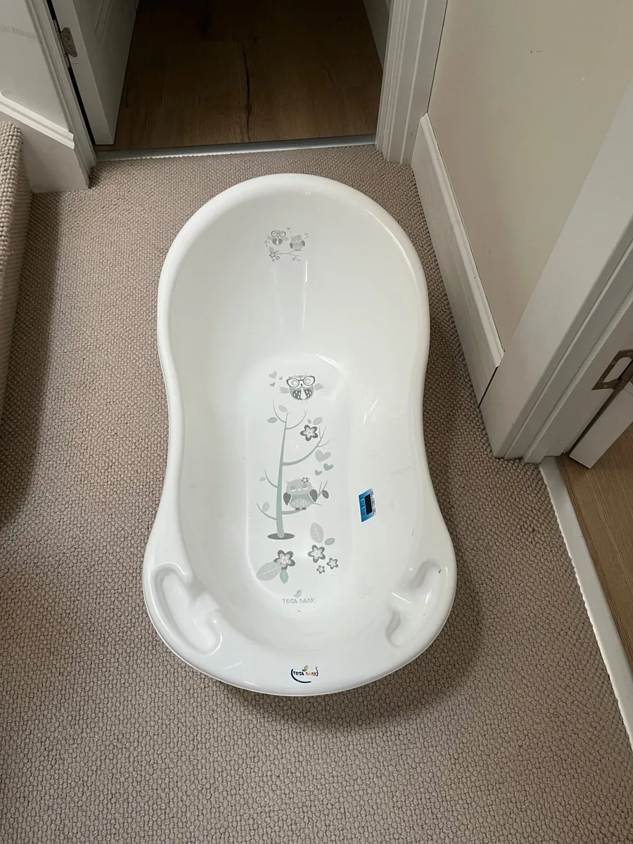 Baby Changing Unit & baths FREE - Image 3