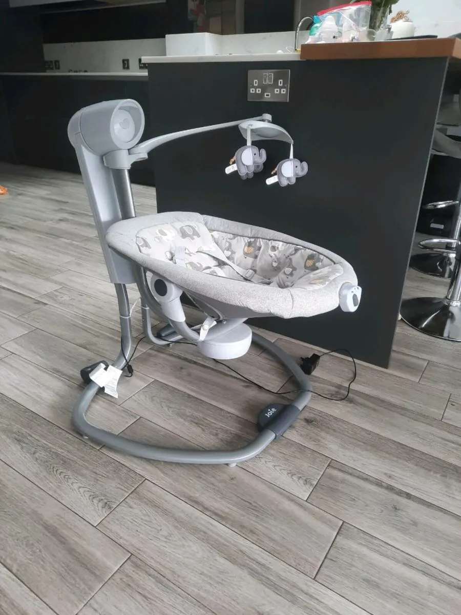 Baby swing - Image 1
