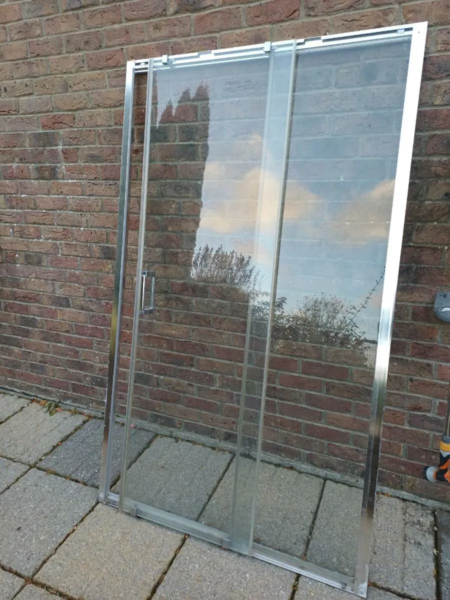 Sliding shower door - Image 1