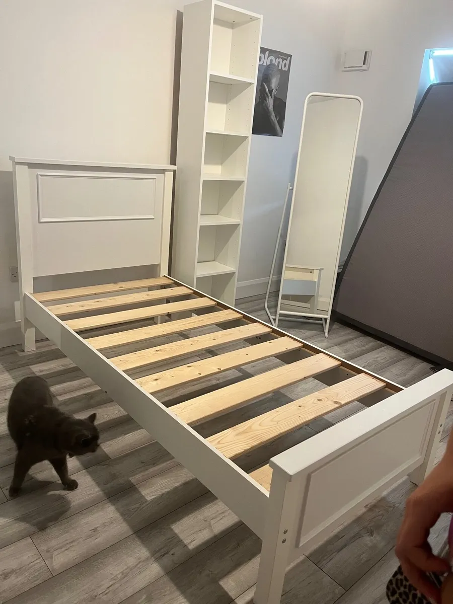 Bed - Image 1