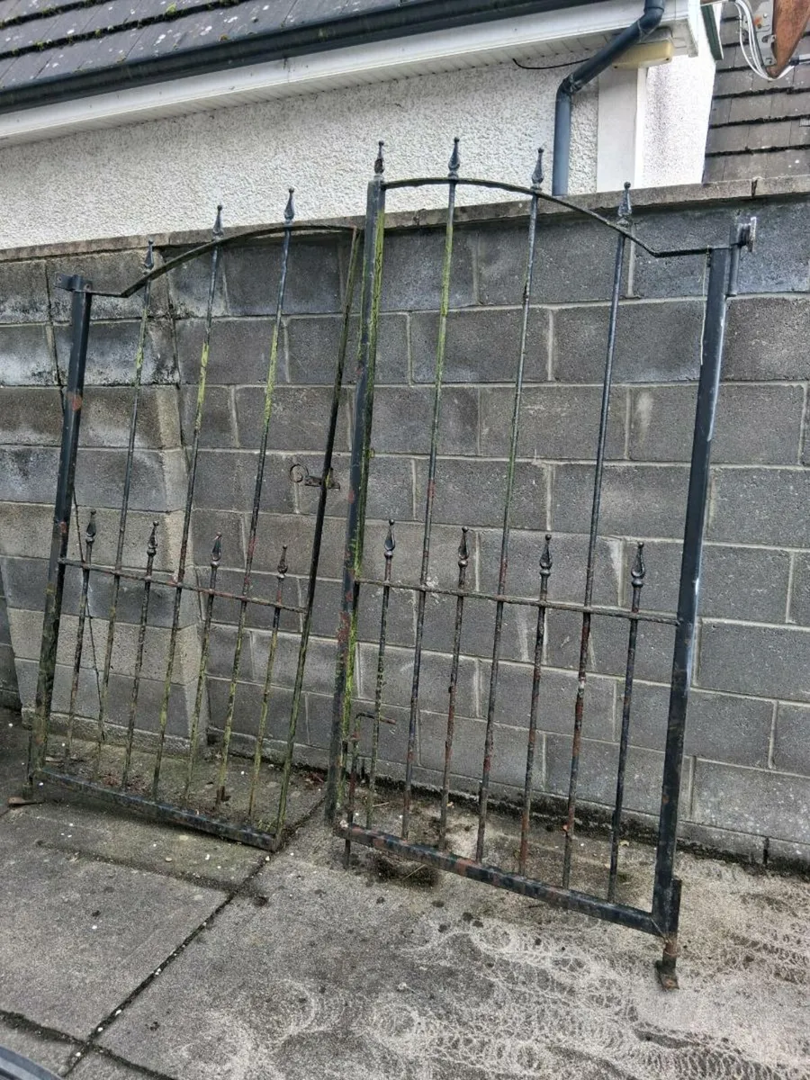 Gates - Image 1
