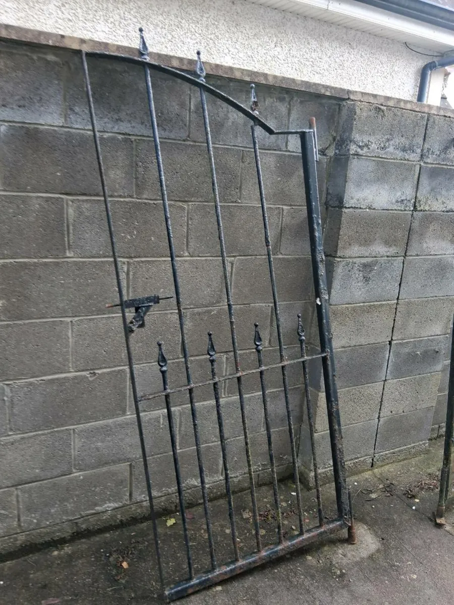 Gates - Image 2
