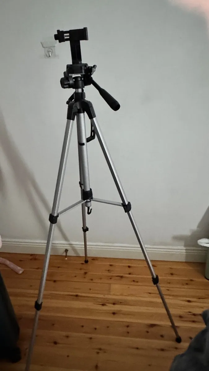Camera tripod with phone holder - Image 1
