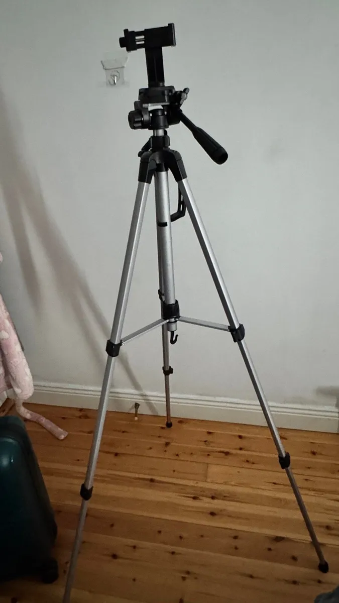 Camera tripod with phone holder - Image 2