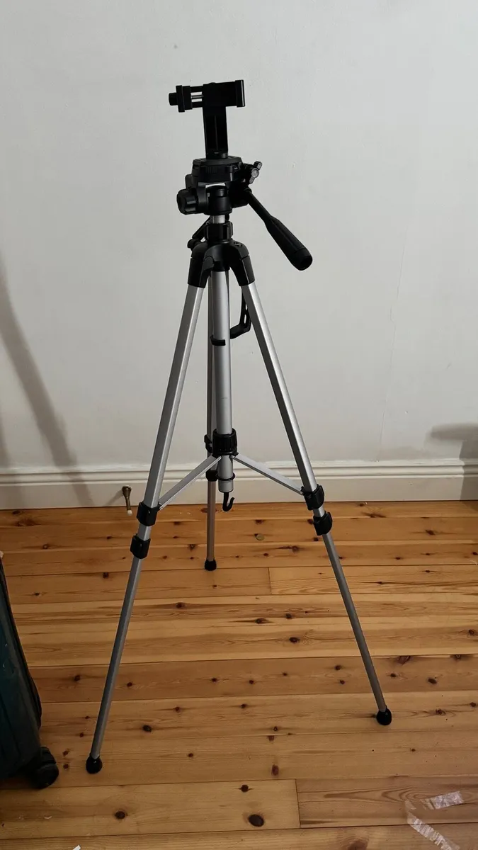 Camera tripod with phone holder - Image 3