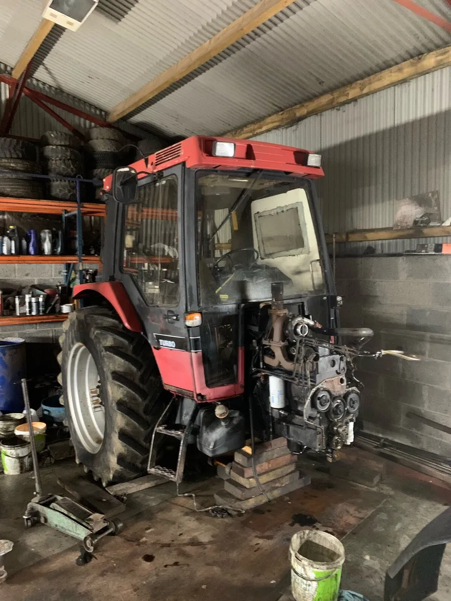 Tractor cab - Image 1