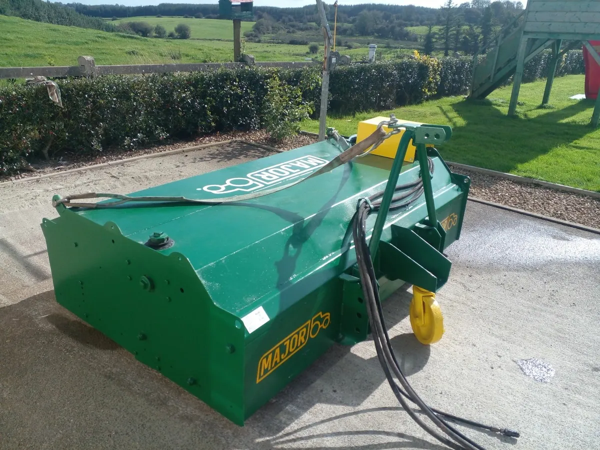 Road sweeper - Image 1
