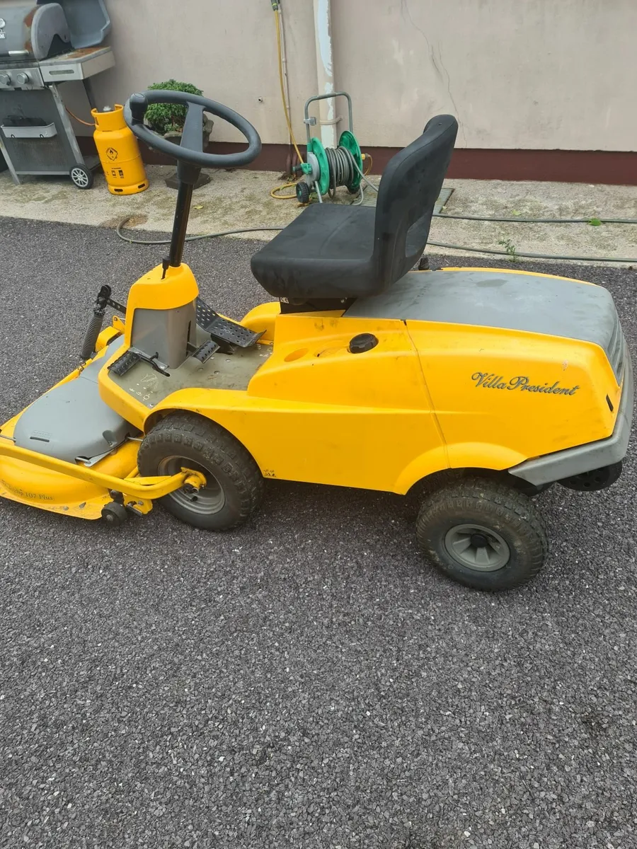 Ride on lawnmower - Image 1