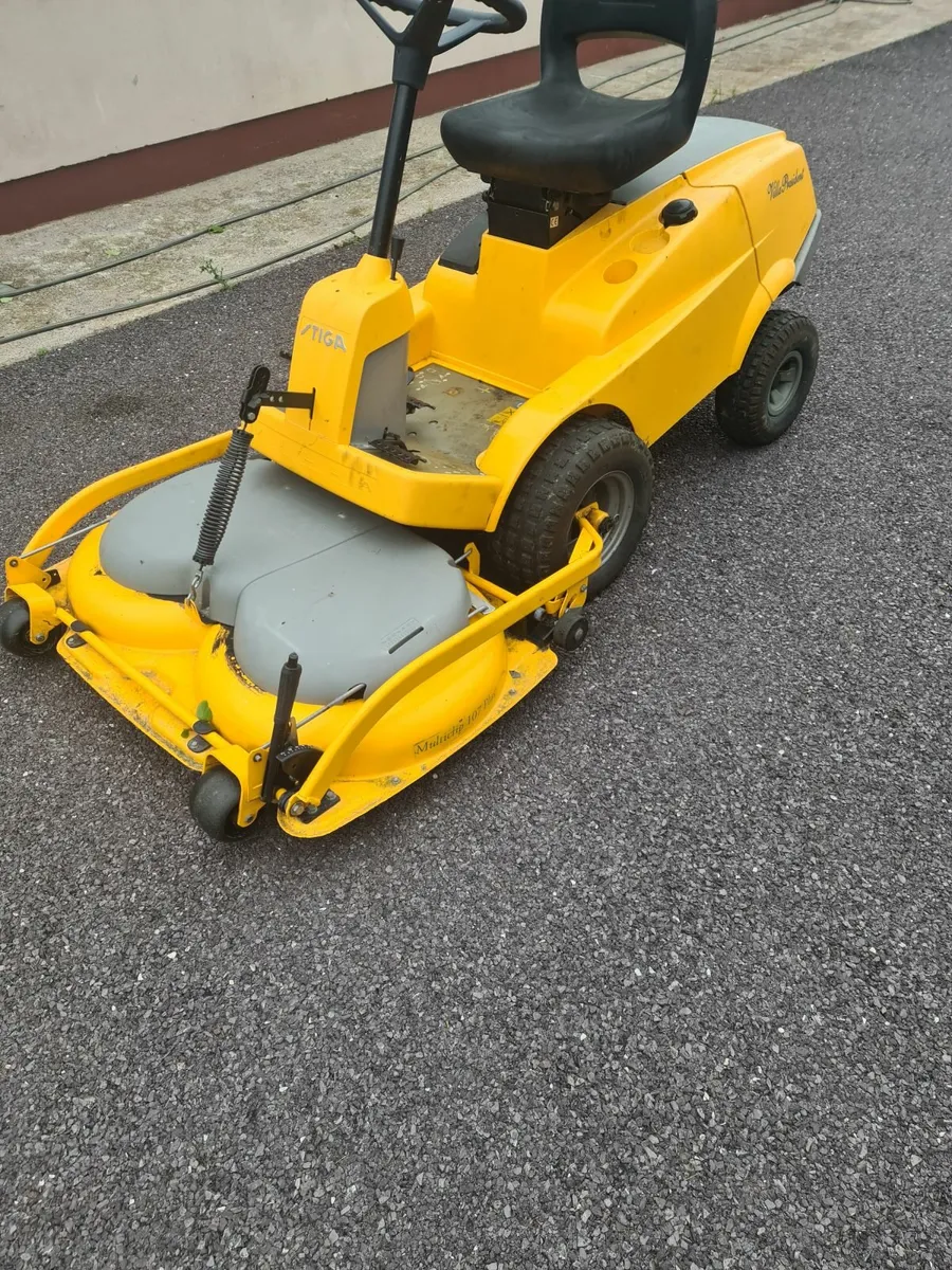 Ride on lawnmower - Image 2