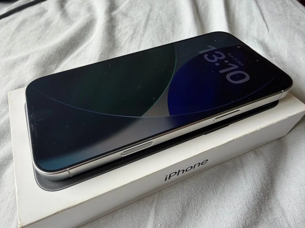 IPhone 16 Pro Max - Image 1