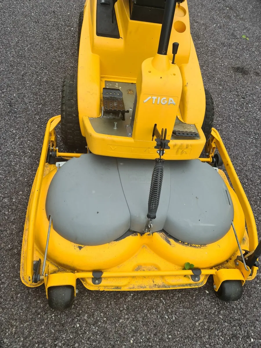 Ride on lawnmower - Image 3