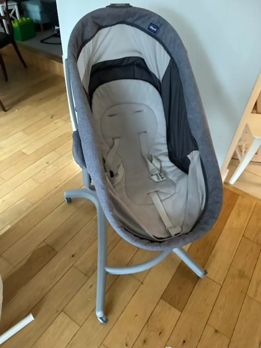Chicco Baby Hug 4-in-1 bassinet / chair - Image 3