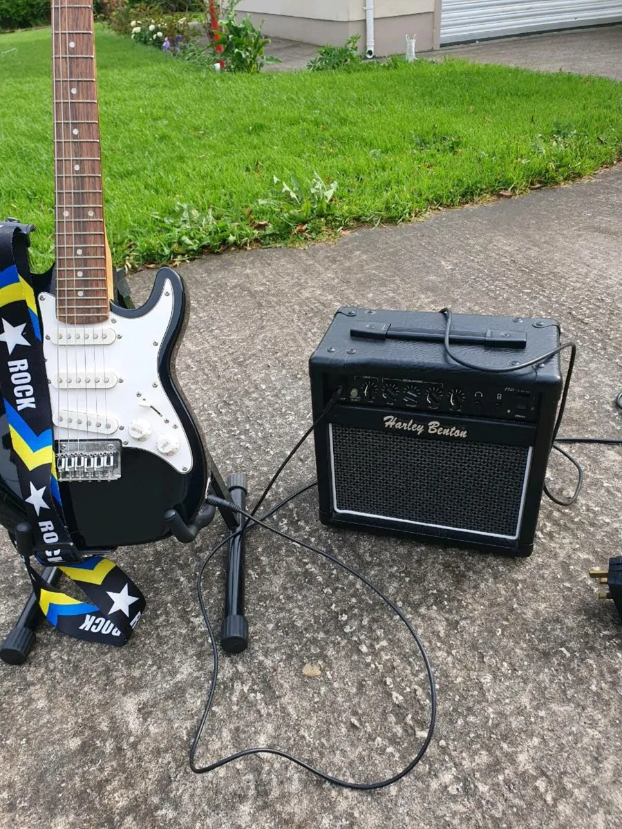 Harley Benton Kids Electric Guitar & Amp - Image 2