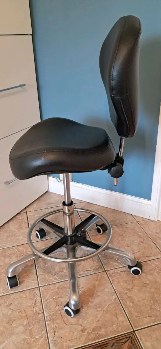 Office chair - Image 1