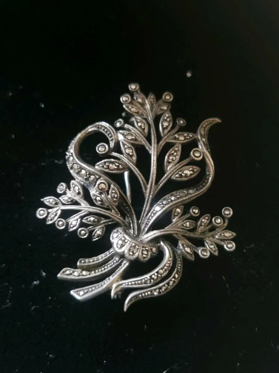 Vintage ladies brooch - Image 1