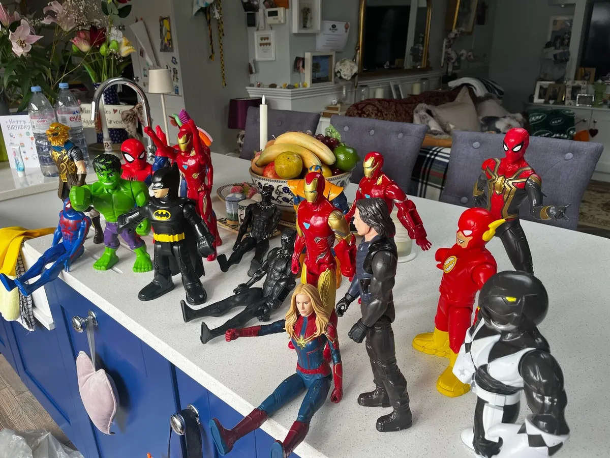 Action figures - Image 1