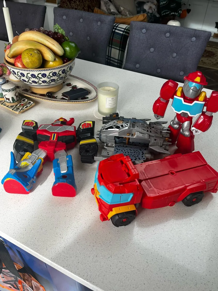 Action figures - Image 3