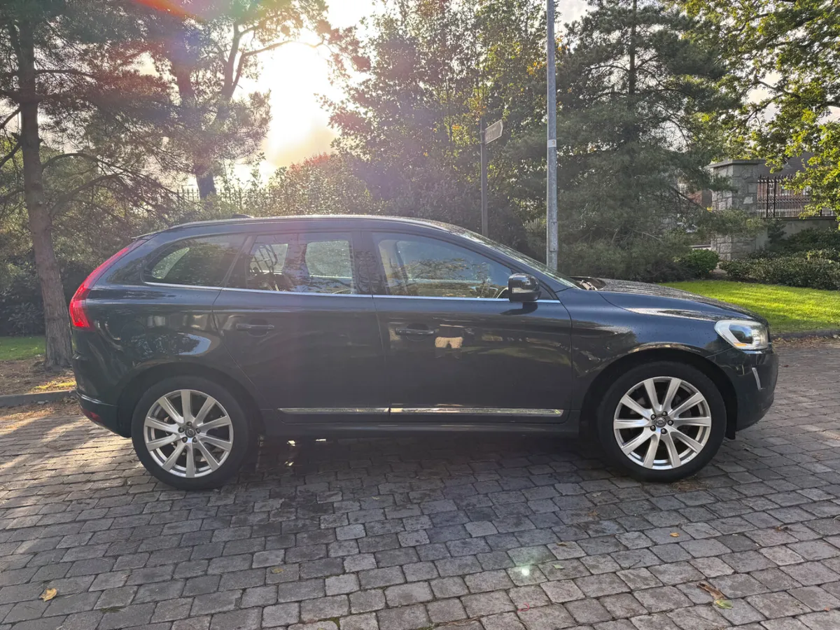 Volvo XC60 2014 LOW KMS SE LUXURY - Image 3