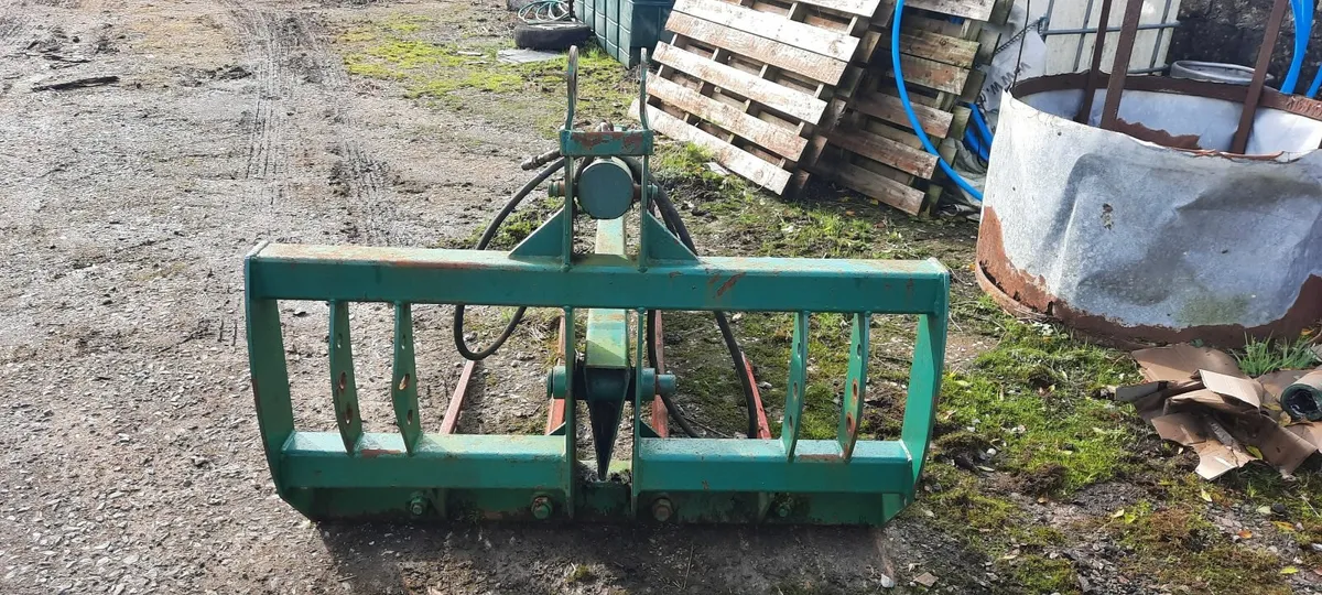 Bale Splitter - Image 1
