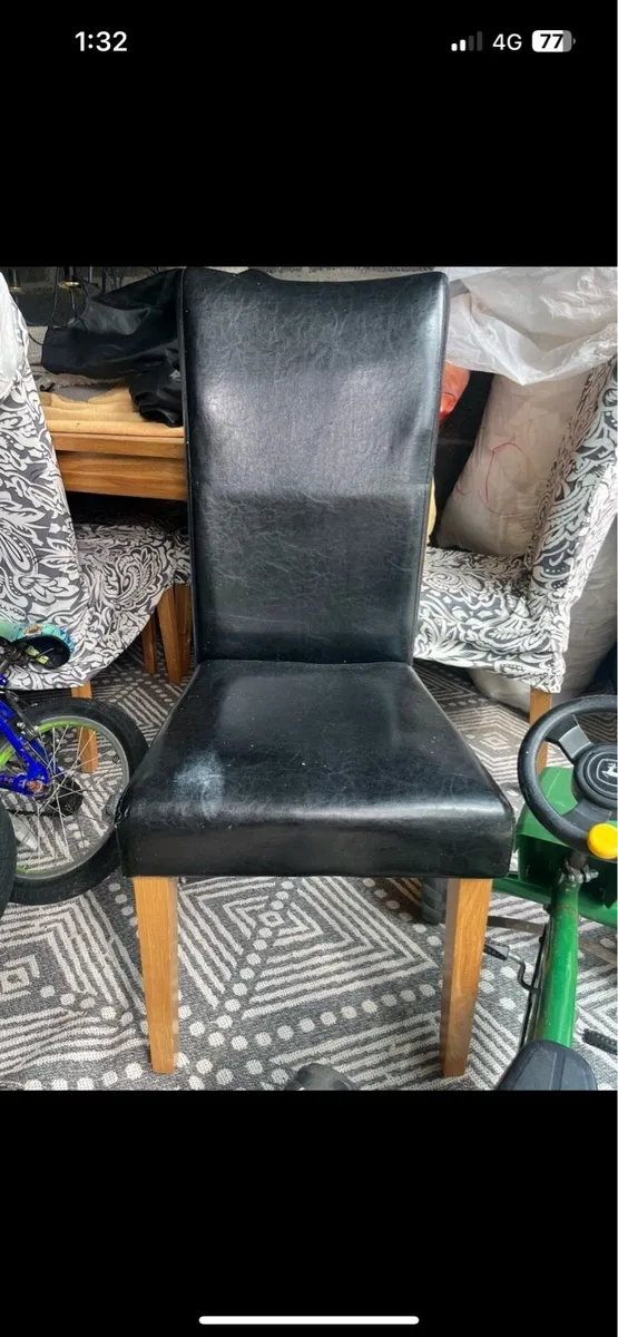 Oak Table 6 black leather chairs - Image 3