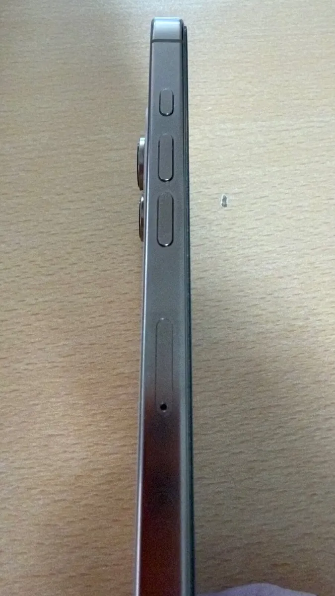 iPhone 16 Pro 256GB Gold. Factory Unlocked. - Image 3
