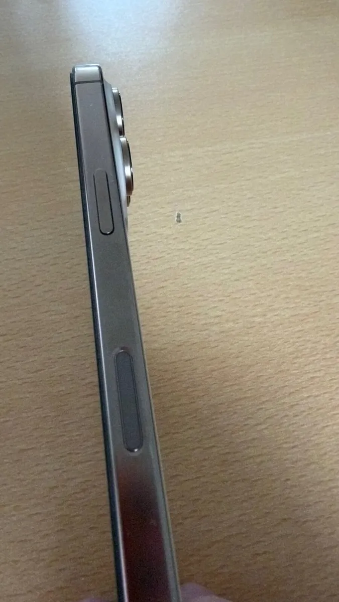 iPhone 16 Pro 256GB Gold. Factory Unlocked. - Image 4