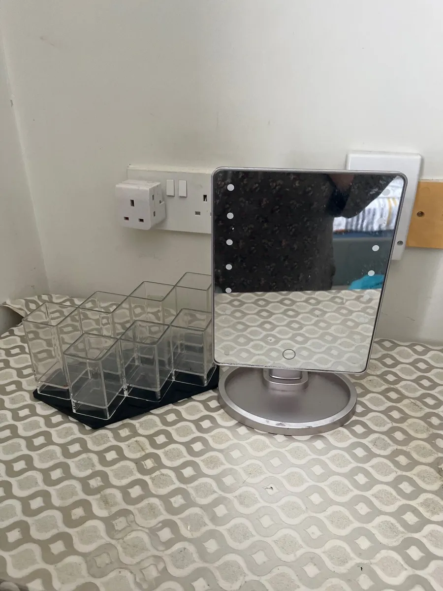 Brush holder and mirror - Image 2