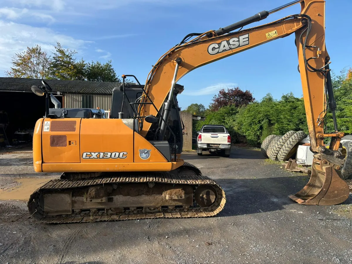 Case 130C excavator - Image 2