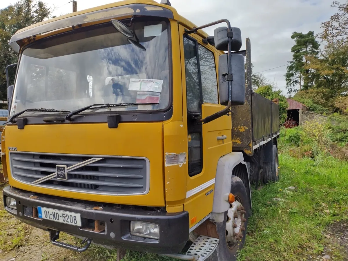 18 Tonne Volvo Tipper Truck - Image 1