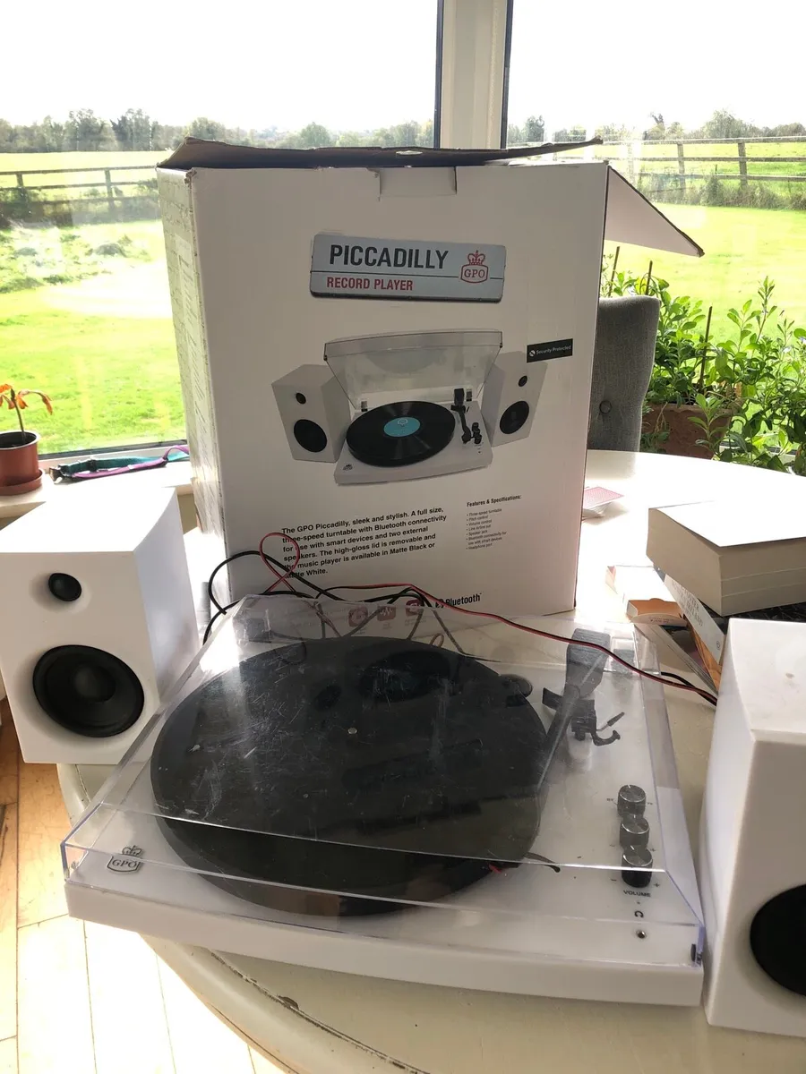 Record Player - Image 3