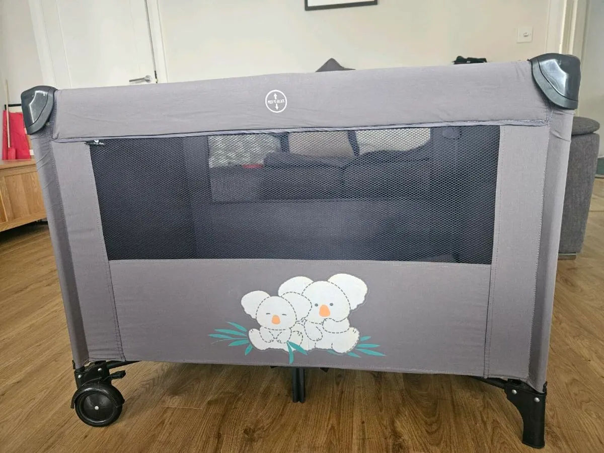 Travel cot - Image 1