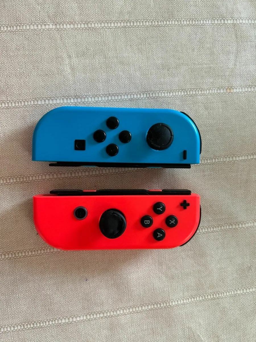 Nintendo Switch + Pokémon Sword + Bakugan - Image 2