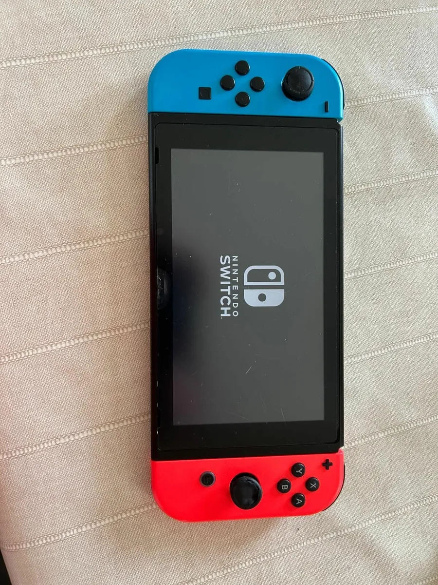 Nintendo Switch + Pokémon Sword + Bakugan - Image 1