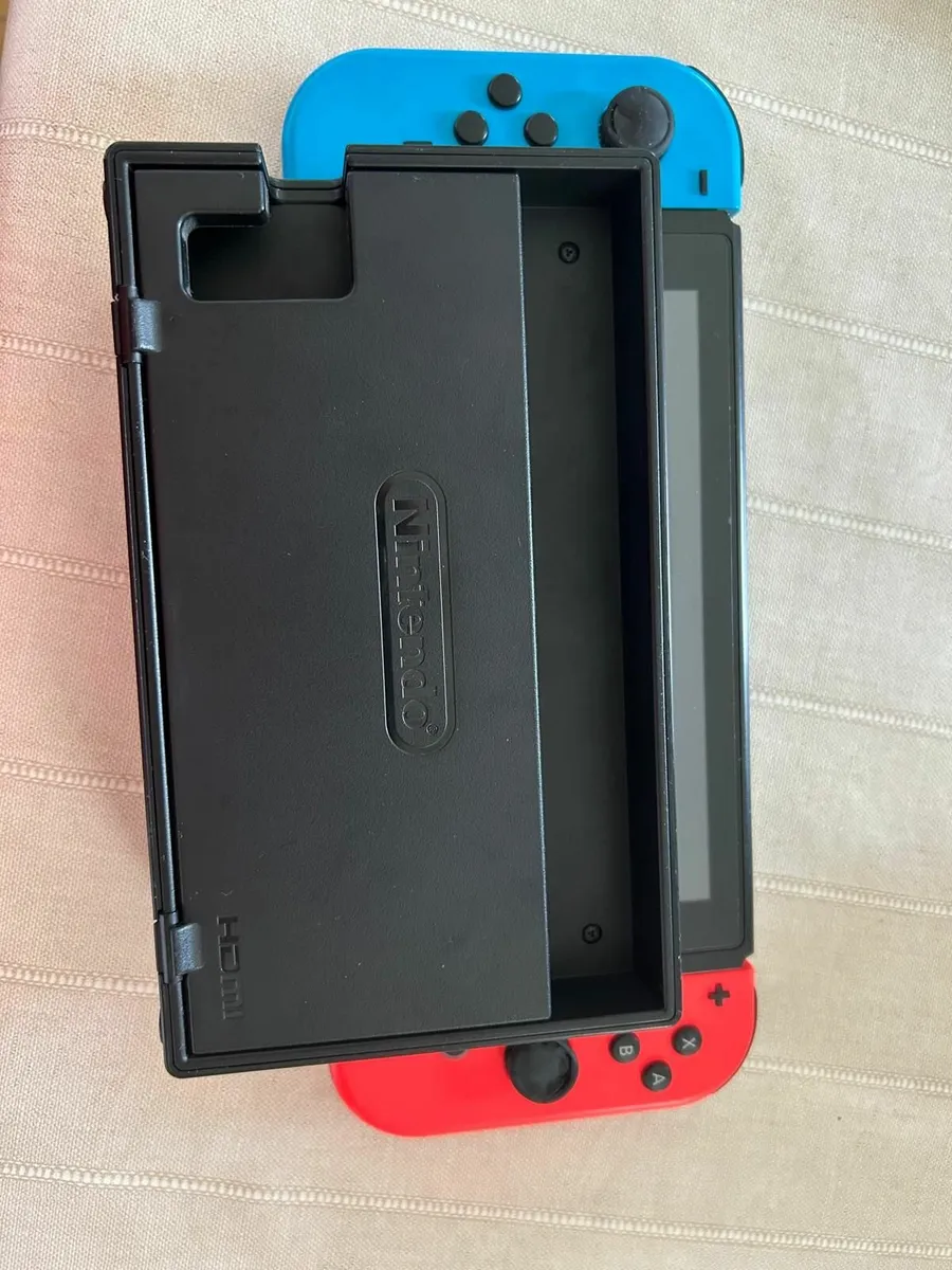 Nintendo Switch + Pokémon Sword + Bakugan - Image 4