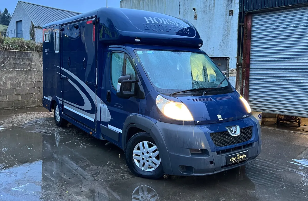 🐎2010 Peugeot boxer Equitrek 2box horse transport - Image 1
