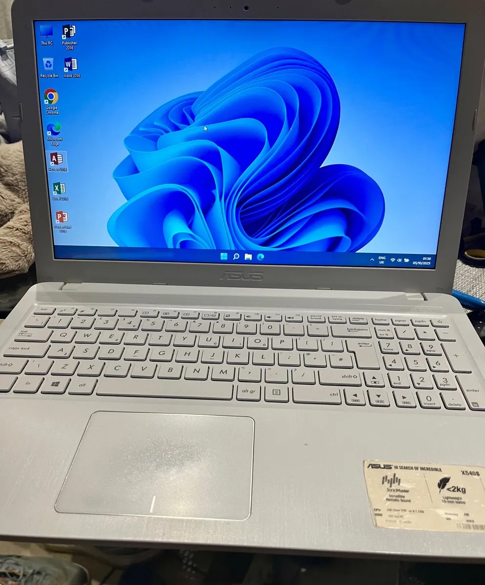 Windows Laptop PC - Image 1