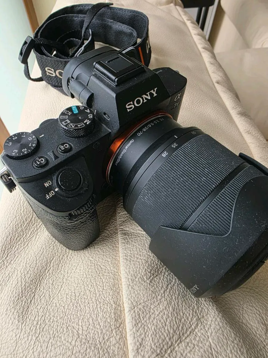 Sony Alpha A7 11 + Sony FE 28-70mm F3.5-5.6 OSS - Image 1
