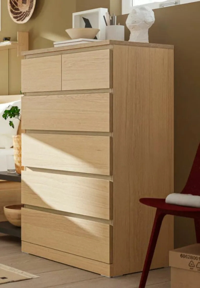 Chest of drawers - Image 1