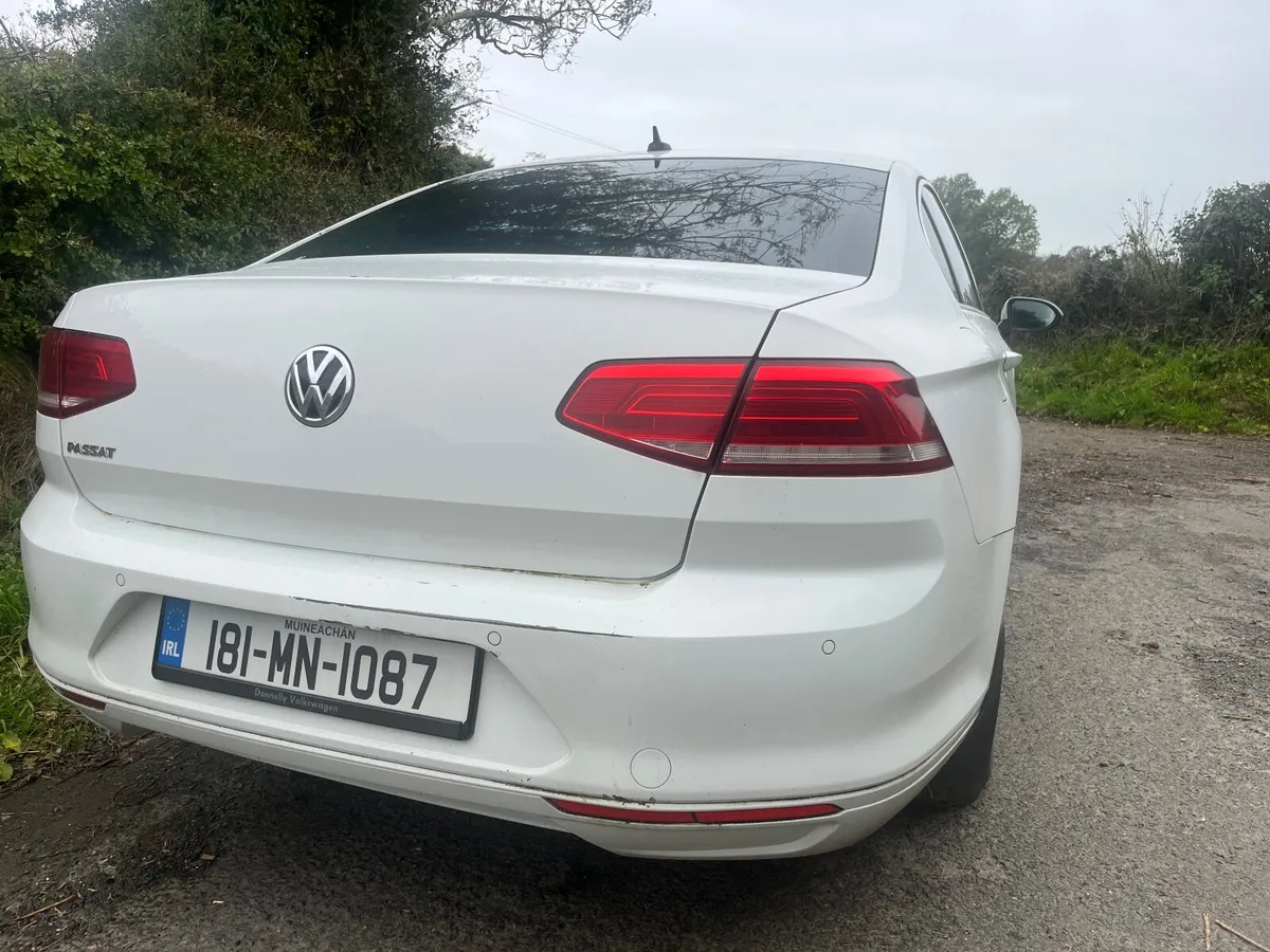 Volkswagen Passat 2018 - Image 2