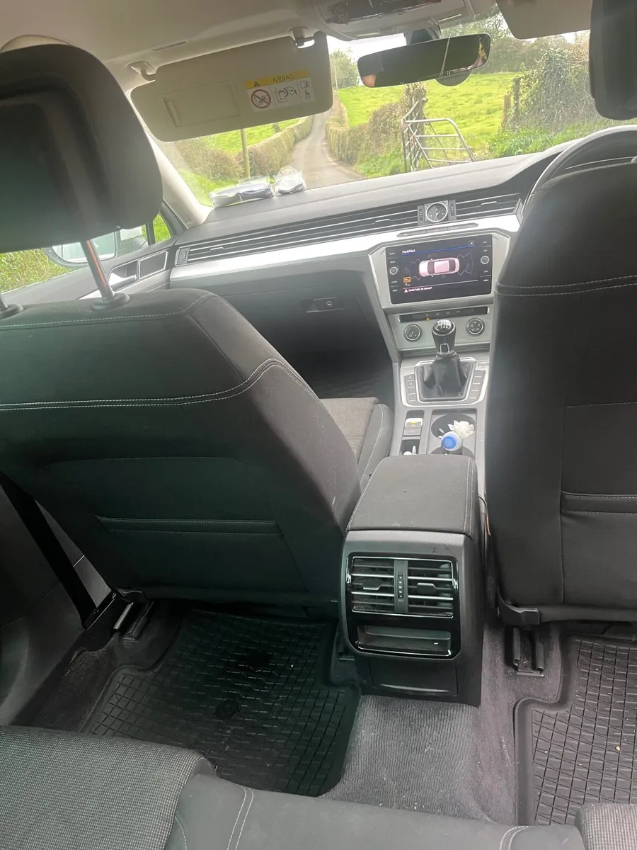Volkswagen Passat 2018 - Image 4